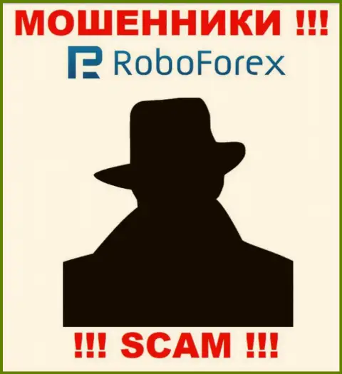 В сети интернет нет ни одного упоминания о руководителях махинаторов РобоФорекс Ком
